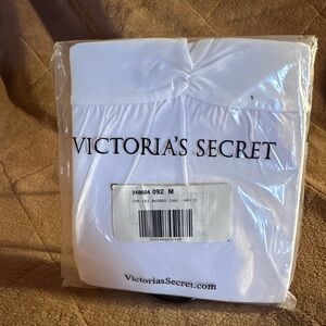 NWOT VICTORIA’S SECRET WHITE RUCHED CAMI (MEDIUM)